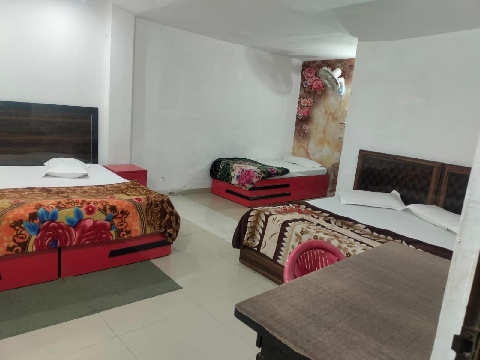 Amit Guest Innn Vrindāvan Extérieur photo